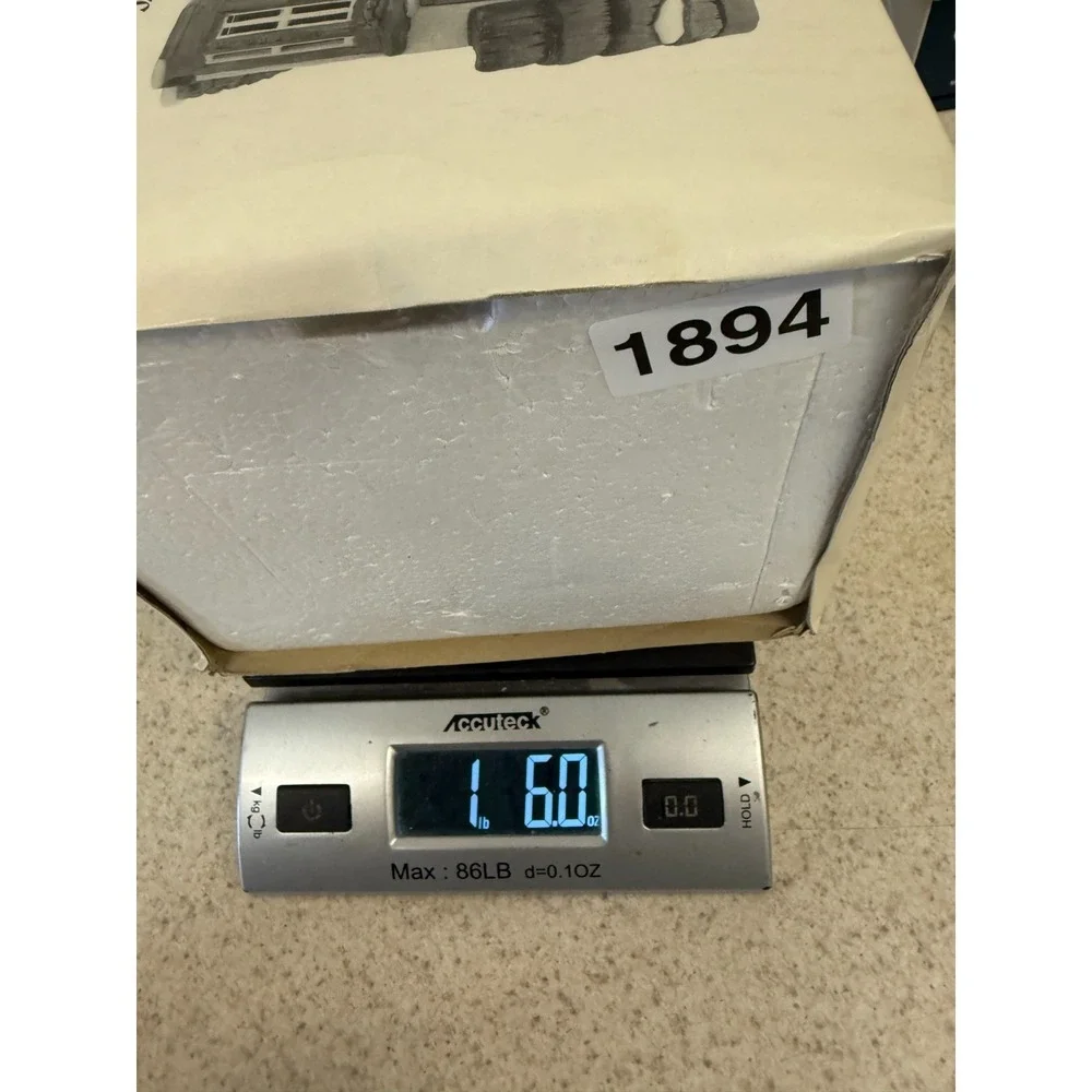 Dept 56 Cottage The Toy Shop 65072 Heritage Dickens Village 1986-Box- No Light